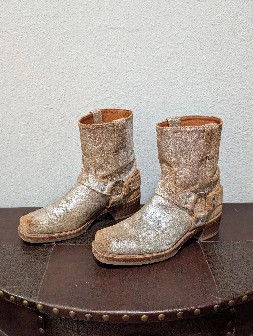 Frye Harness 8G Glitter Silver Tan Pull On Metallic Cowboy Short Boot Size 7.5
